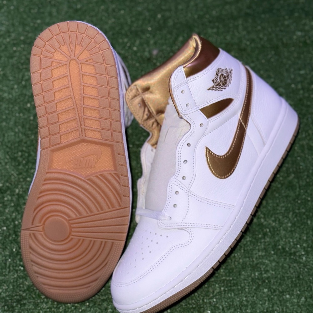 Wmns Air jordan 1 Retro high OG “ Metallic Gold” 11.5 W